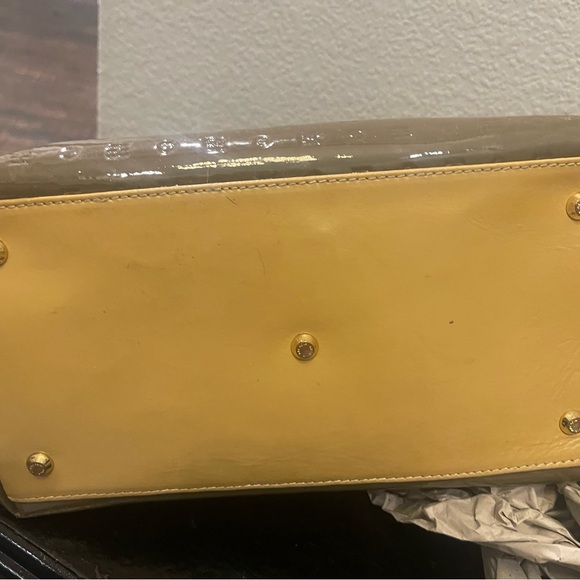 Acadia patented leather shoulder bag with handles and straps - Picture 8 of 11